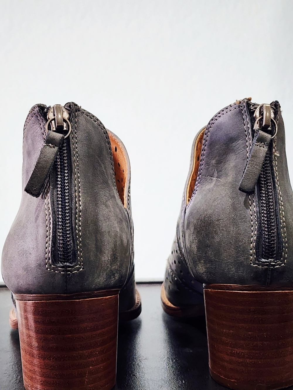 SOFFT | Wyoming Leather Bootie | Smoke Gray| US Womens 9 - Picture 5 of 8